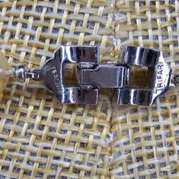 Crown Trifari Ivory Faux Pearl Choker Necklace 925 Sterling Foldover Clasp 15"L - Picture 6 of 8